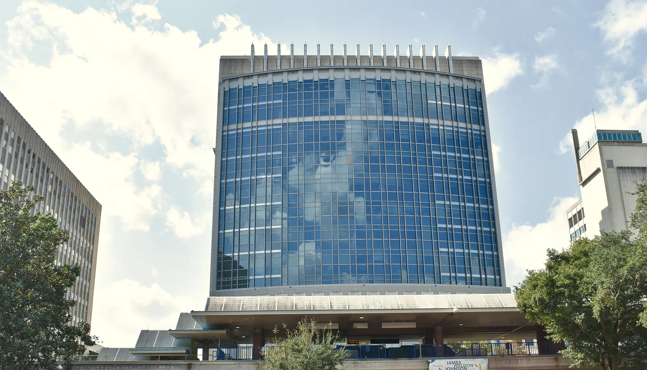 The federal courthouse in downtown Jacksonville, Florida, a tall glass tower